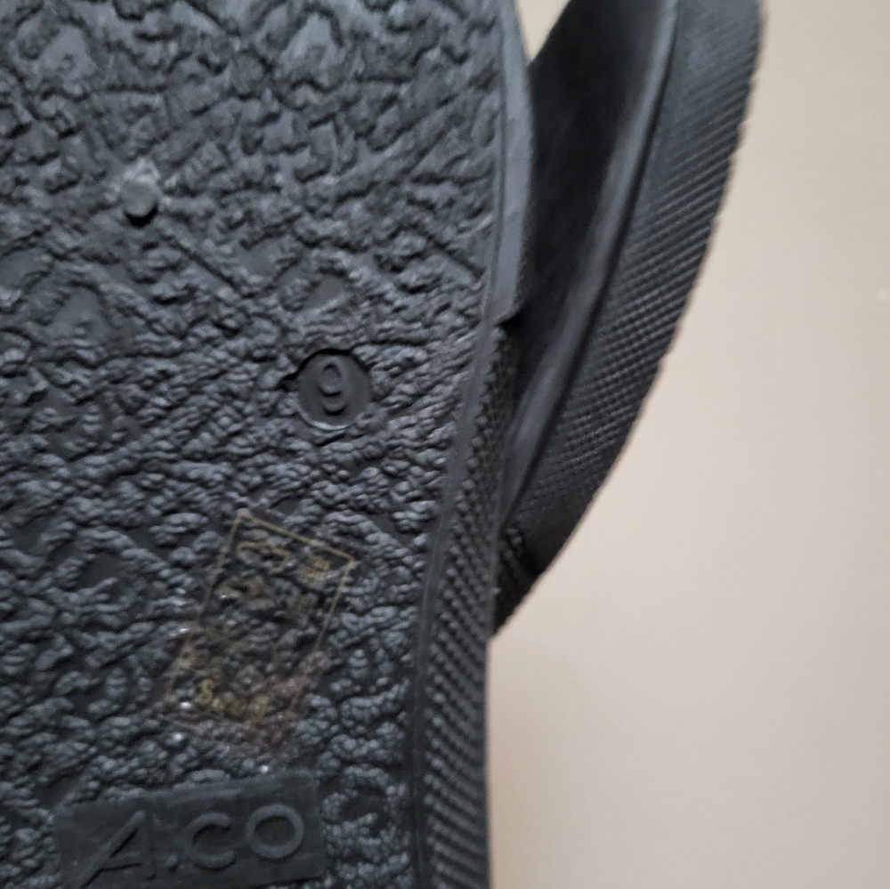 FREE With Purchase! Size 9 Black Booties With Side Buttons, New With Tags - Picture 4 of 4